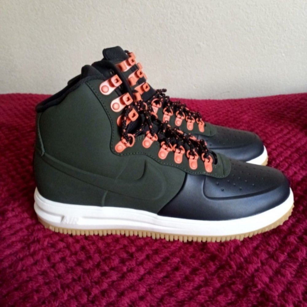 NWOT Nike Duck Boots Size 10